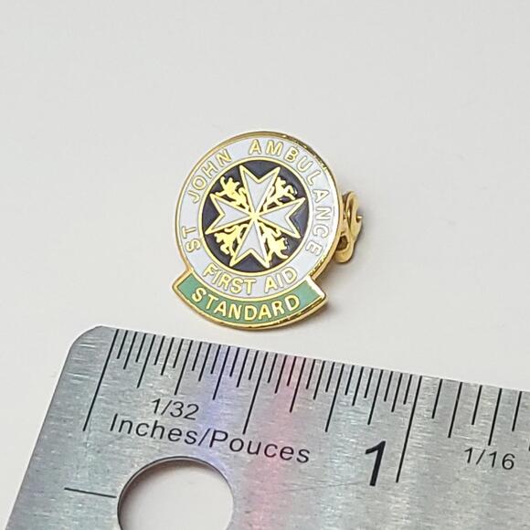 St John Ambulance Lapel Pin First Aid Standard Enamel Green White Gold Black - Picture 2 of 4